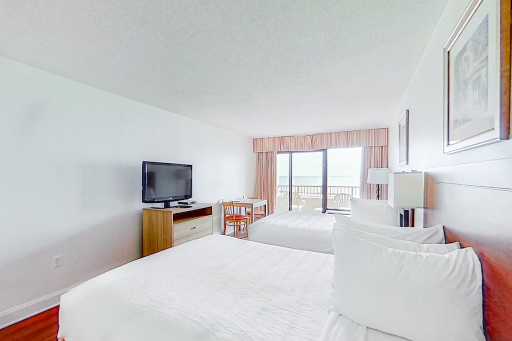 Room (Studio, Oceanfront) photo 3