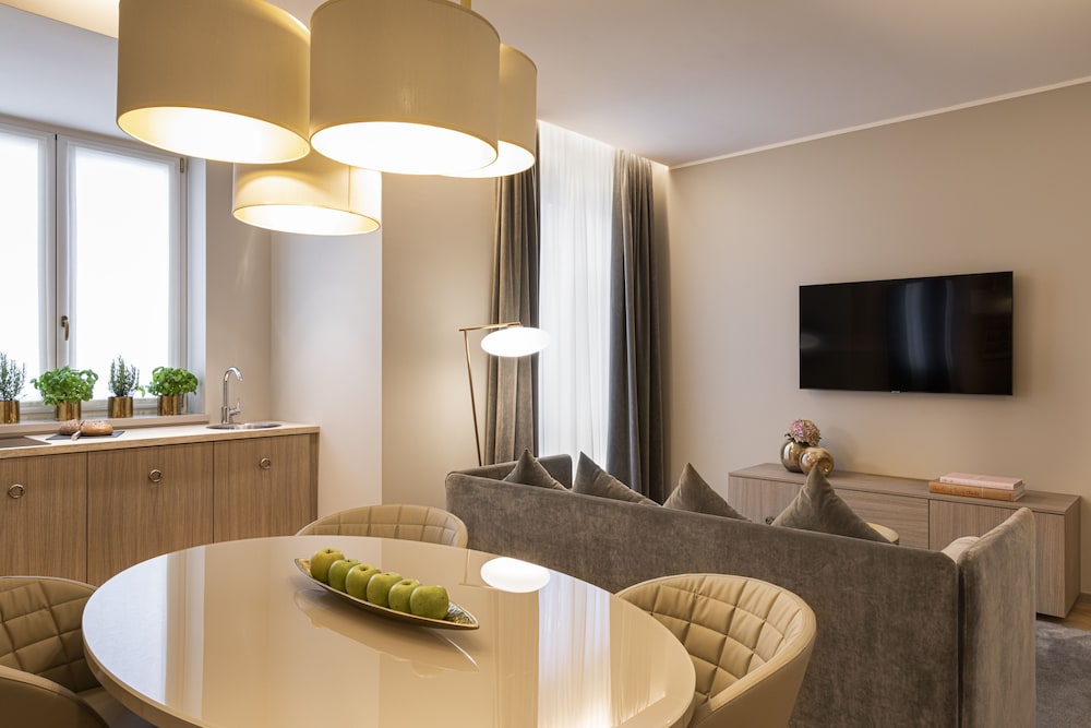 Duomo Grand Apartment Two Bedrooms thumbnail 6