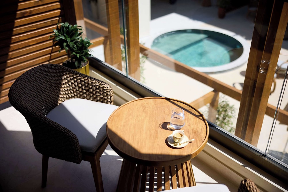 Room, 1 King Bed, Garden View