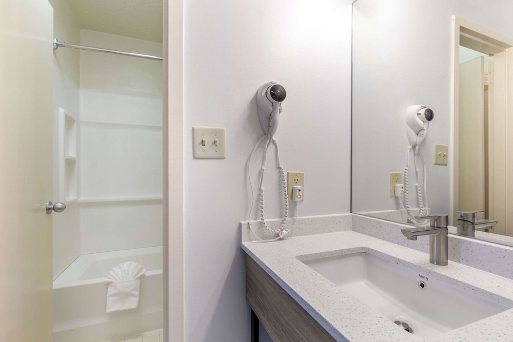 Room, 2 Double Beds, Non Smoking (Efficiency) - Photo 3