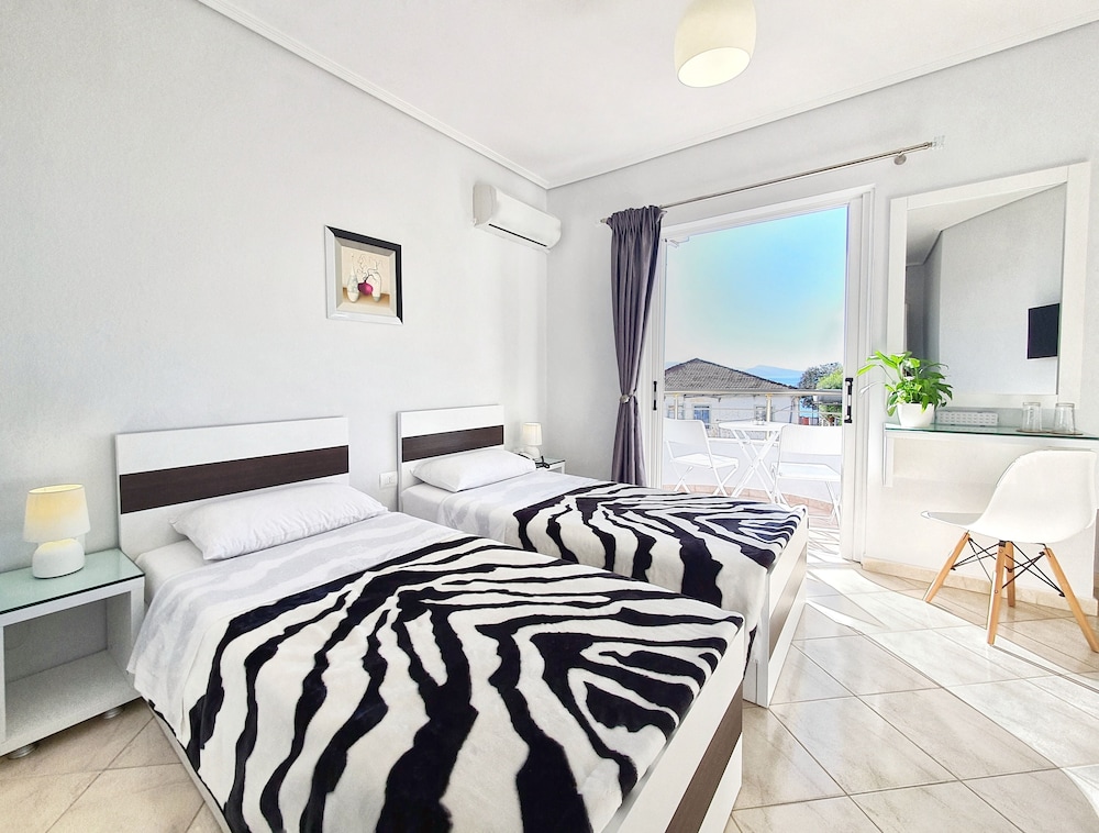 Standard Double or Twin Room, Balcony, Partial Sea View photo 1