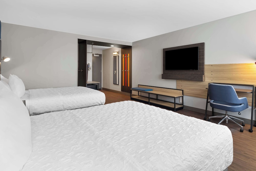 Room, 2 Queen Beds, Accessible, Bathtub (Mobility & Hearing) - Photo 4