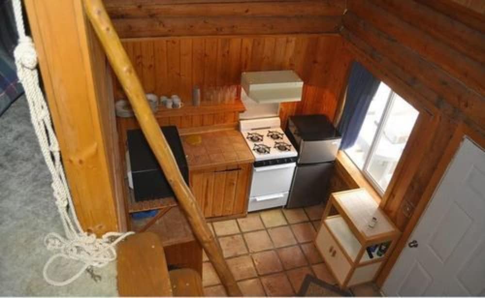 Hideaway Log Cabin, Forest privacy, Loft, Private Bath Jetted Tub, Kitchen photo 3