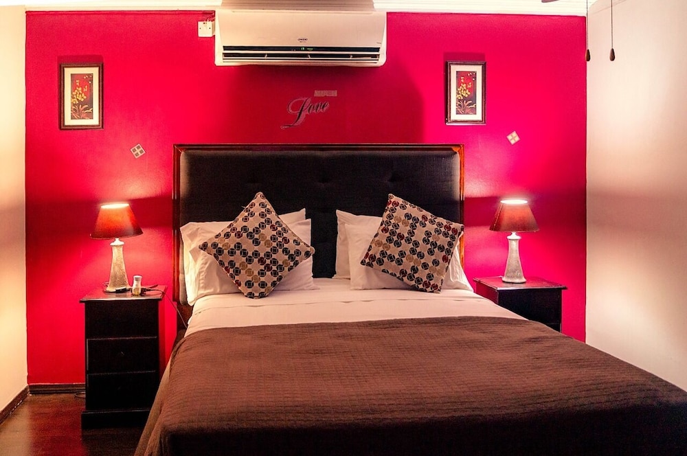 Comfort Studio Suite, 1 Queen Bed photo 3