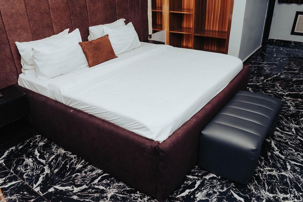 Executive Room - Photo 6
