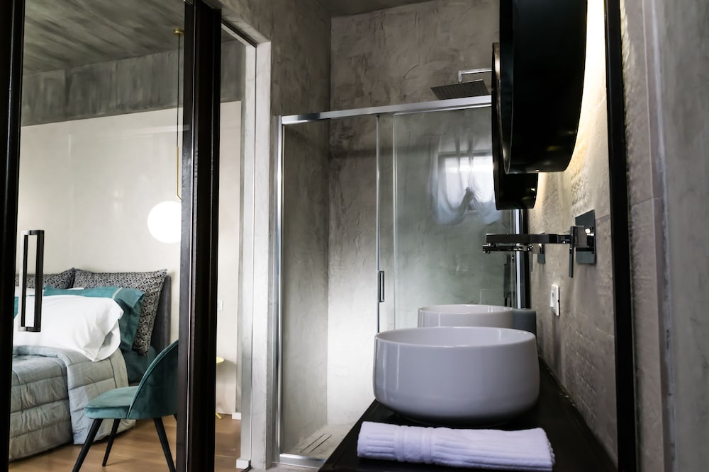 Suite (King) - Photo 13