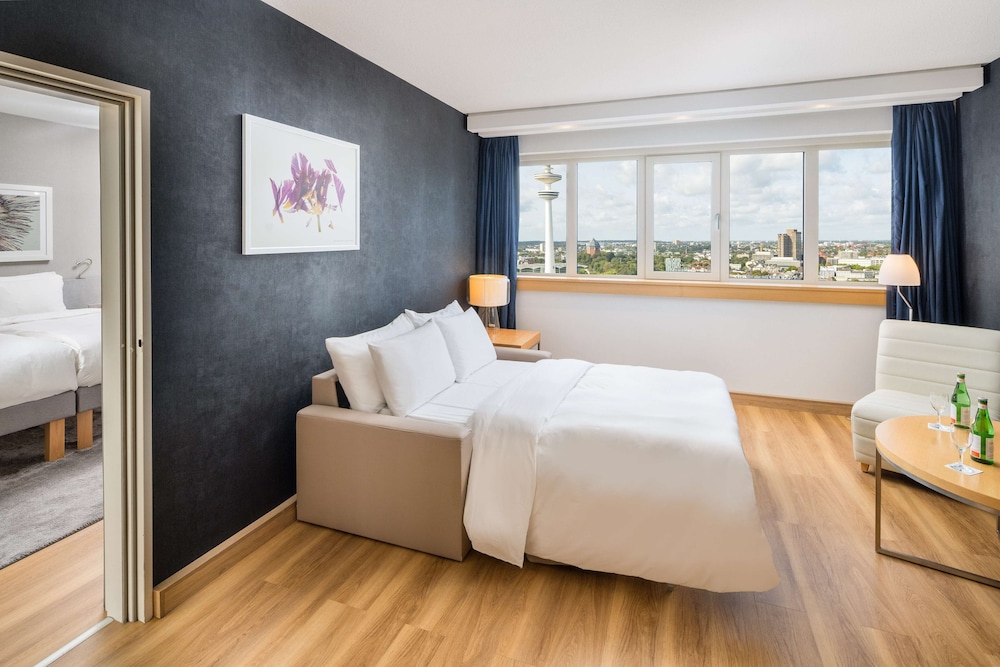 Suite, 1 Bedroom, Park View thumbnail 6