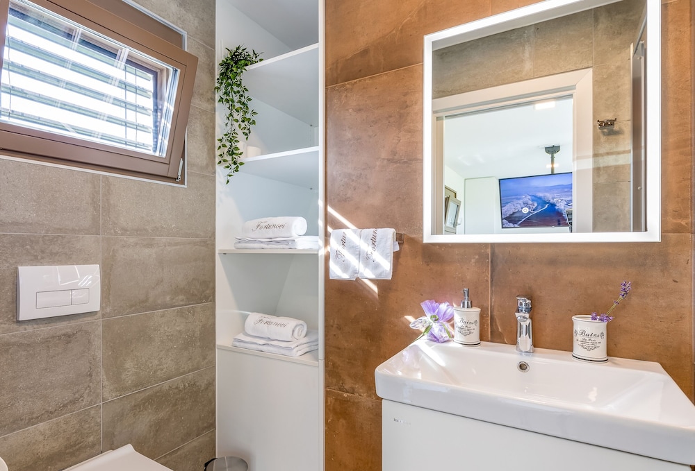 Family Studio, Mountain View (Riverside Suite Mare private beach) photo 3
