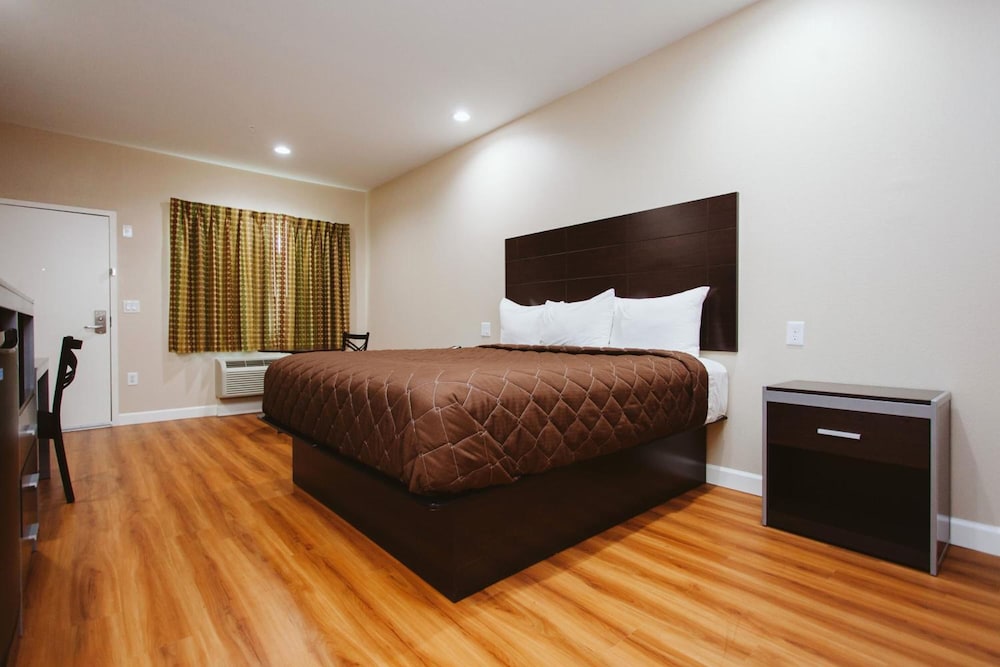 Room, 1 King Bed, Non Smoking