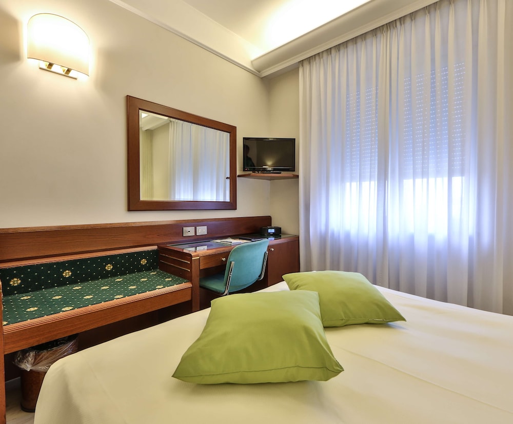 Standard Room, Multiple Beds, Smoking