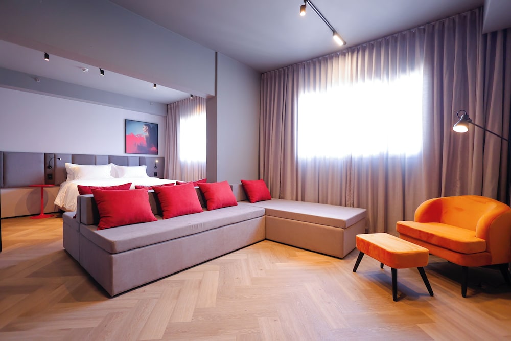 Family Studio Suite, City View