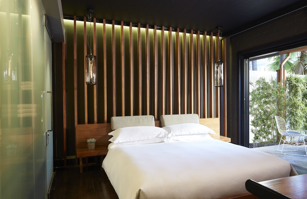 Suite (Cabana Building)