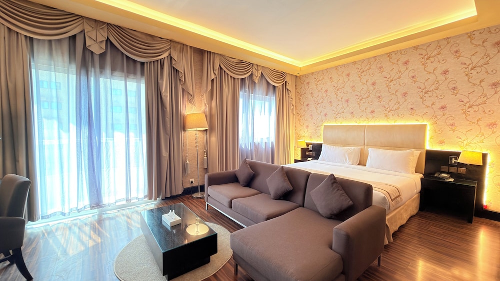 Superior Room, 1 King Bed, Balcony