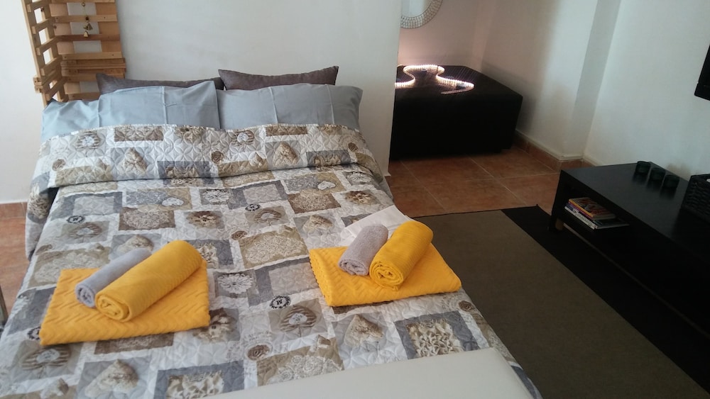 Comfort Apartment, Multiple Beds, Shared Bathroom photo 2