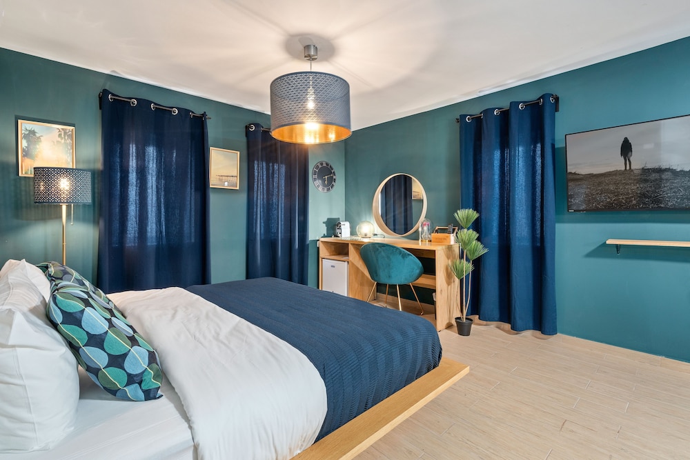 Luxury Suite, 1 King Bed with Sofa bed photo 3