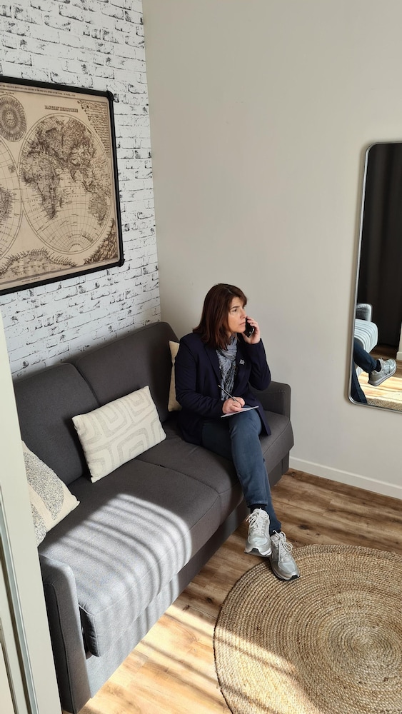 Standard Suite, City View - Photo 24