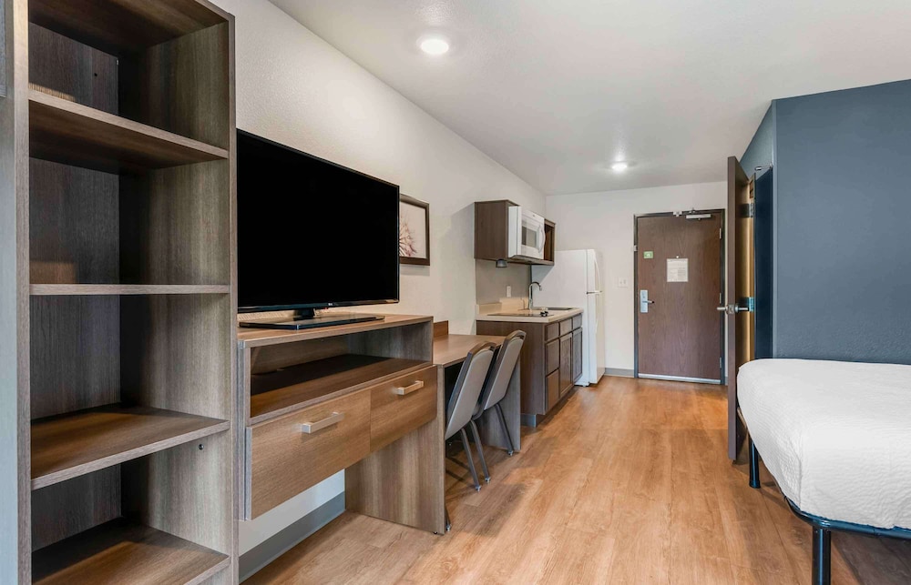 Standard Studio, 2 Queen Beds, Non Smoking, Refrigerator & Microwave photo 3