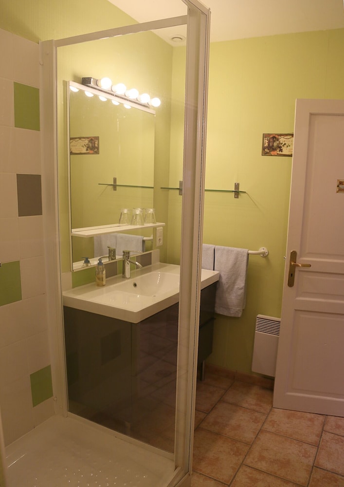Deluxe Apartment, 2 Bedrooms, Kitchen, Garden View photo 2