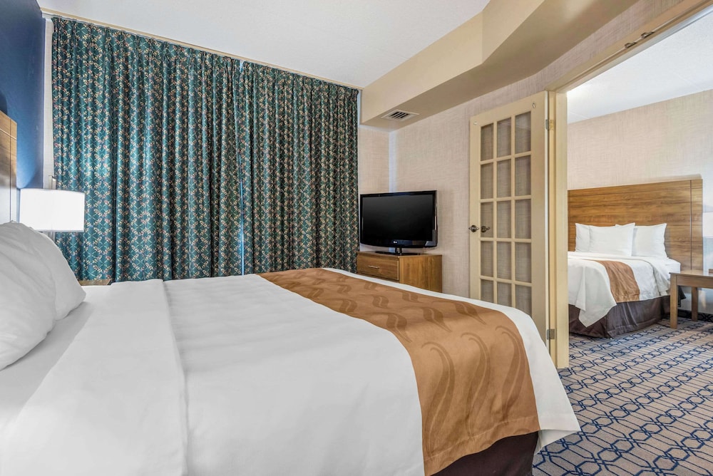 Suite, Multiple Beds, Non Smoking (Upgrade) - Photo 4