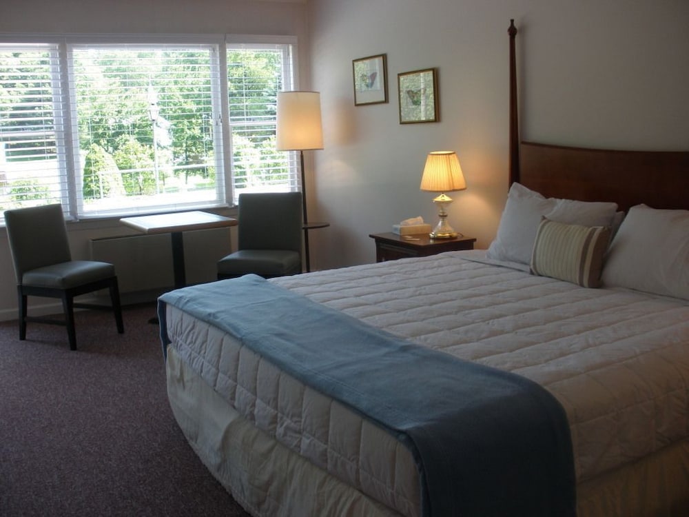 Suite, 1 King Bed, Jetted Tub, Mountain View photo 2