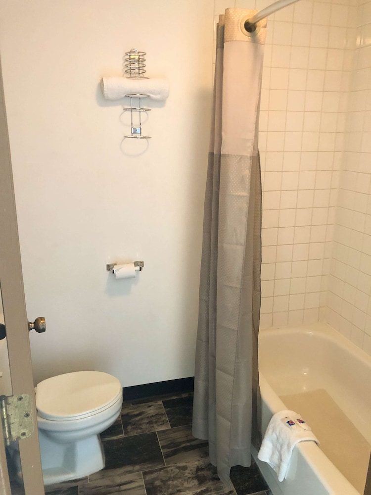 Standard Room, 2 Double Beds, Non Smoking, Refrigerator - Photo 4