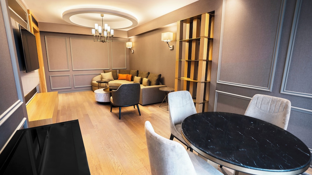 Prestige Suite, One Bedroom, Stadtblick, Kingsize-Bett (Club Millesime Access)