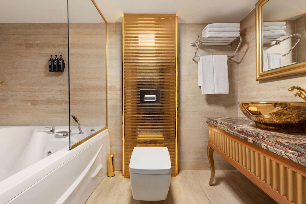 Duplex Suite with Jetted Tub photo 2