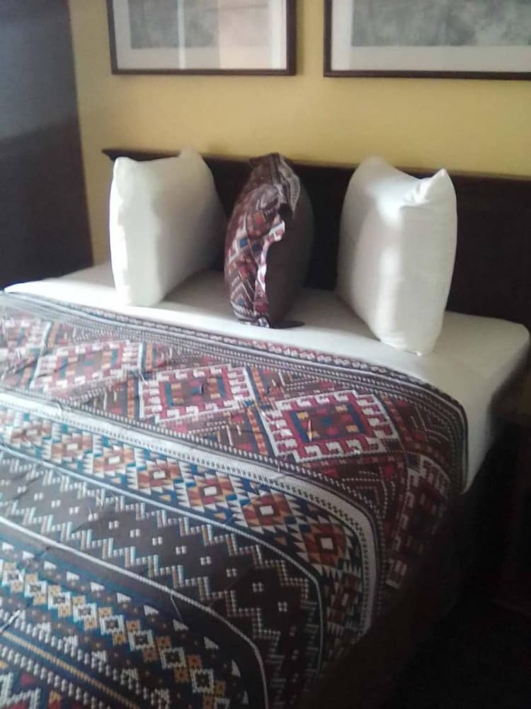Basic Studio, 1 Queen Bed, Microwave