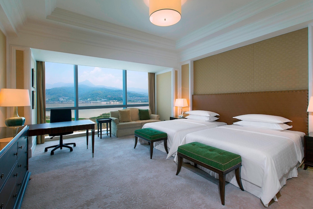 Premier Room, 2 Double Beds, City View - Photo 1