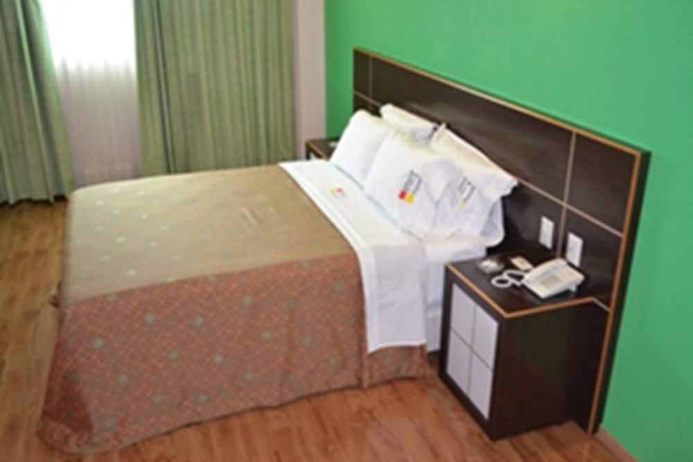 Jacuzzi Master Suite photo 3