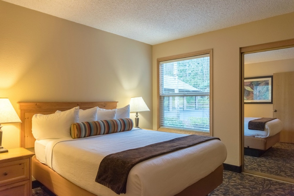 Condo, 2 Bedrooms, Ground Floor photo 2