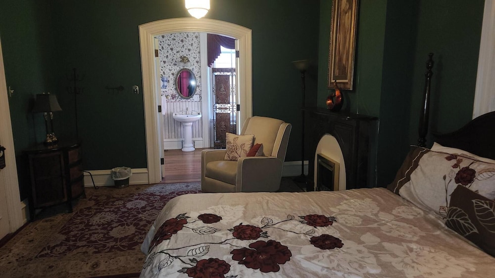 Deluxe Room, 1 King Bed, Non Smoking, Ground Floor (Room 1)