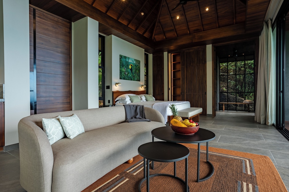 Luxury Tree House, 1 King Bed photo 3