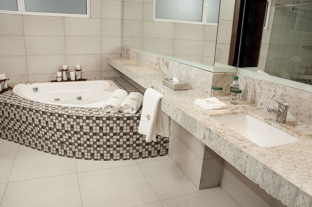 Premium Suite - Photo 4