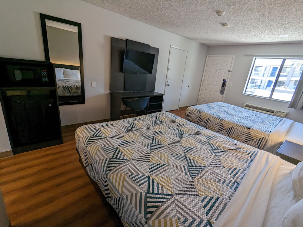 Standard Room, 2 Double Beds, Smoking photo 2