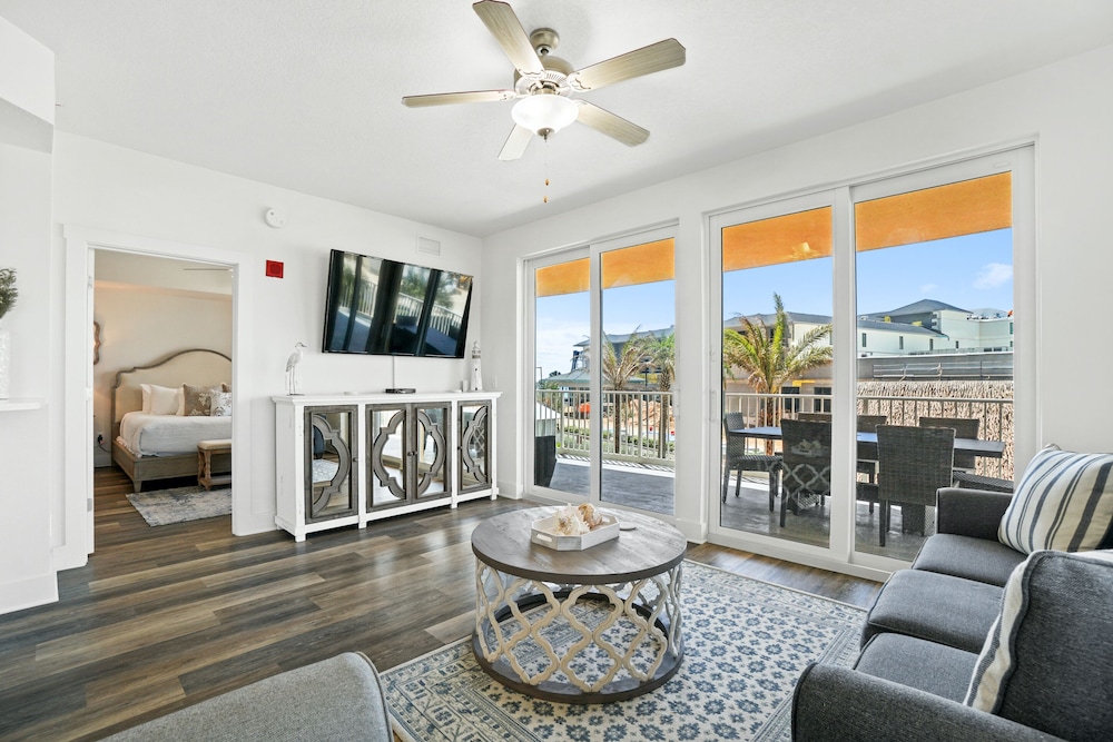 Condo, 3 Bedrooms, Sea View (212)