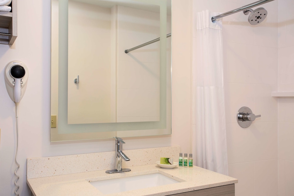 Suite, 1 King Bed, Jetted Tub, Courtyard Area