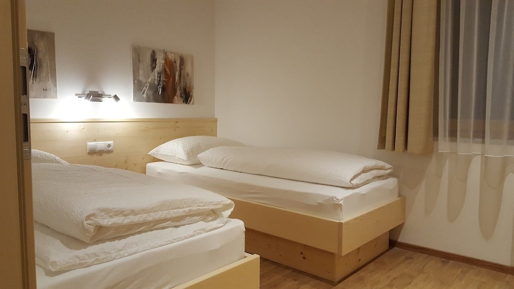Apartment, 3 Bedrooms (2 Bathrooms) photo 2