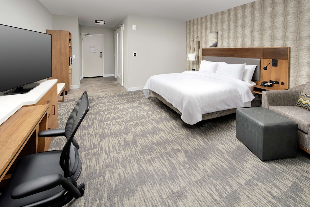 Deluxe Room, 1 King Bed, Accessible (Hearing) photo 1