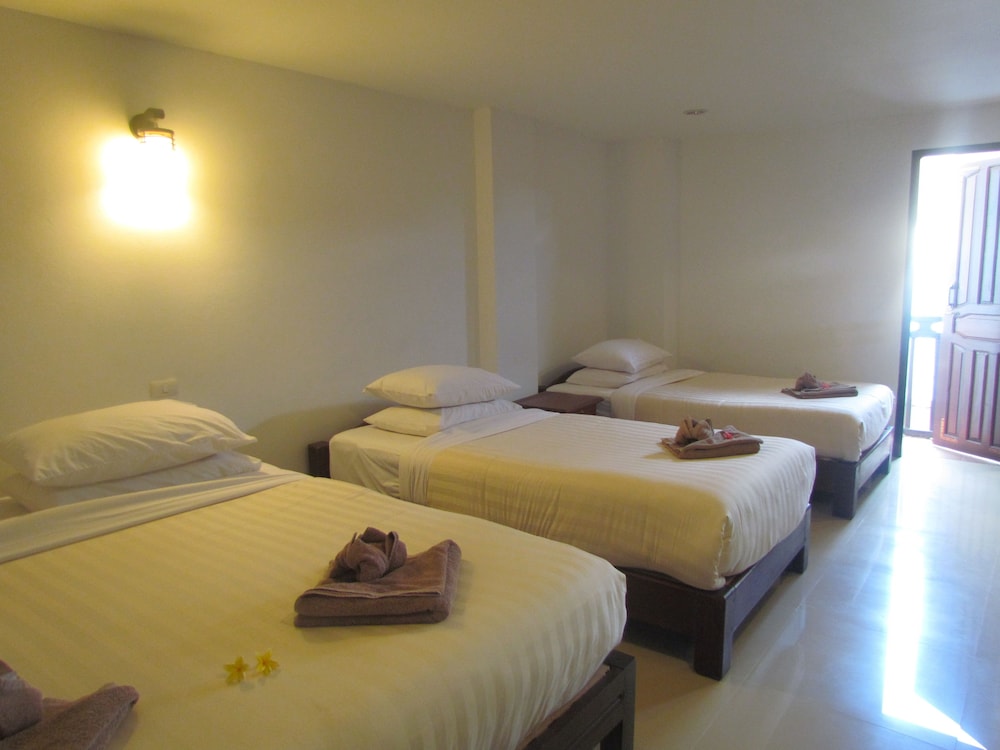 Standard Triple Room (No View)
