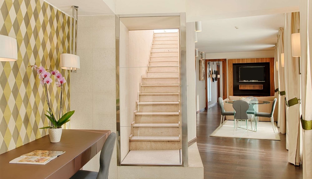 Presidential Suite, Terrace (View)