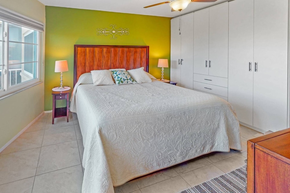 Condo (Siesta Harbor Portofino Canal View) photo 3