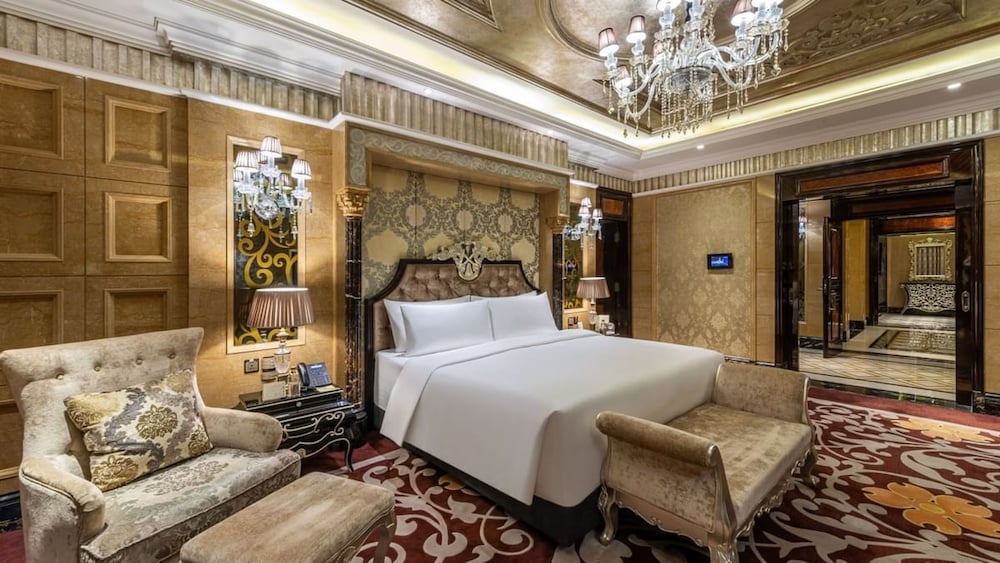 Royal Suite - Photo 3