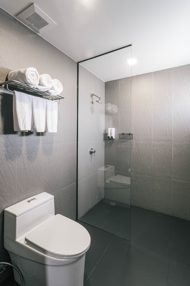 Standard Room, 1 King Bed, Non Smoking, Pool Access - Photo 9