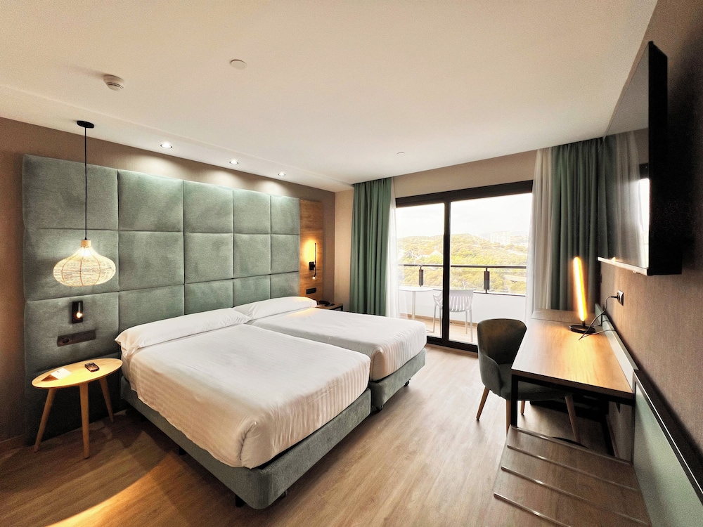 Premium Room - Photo 7