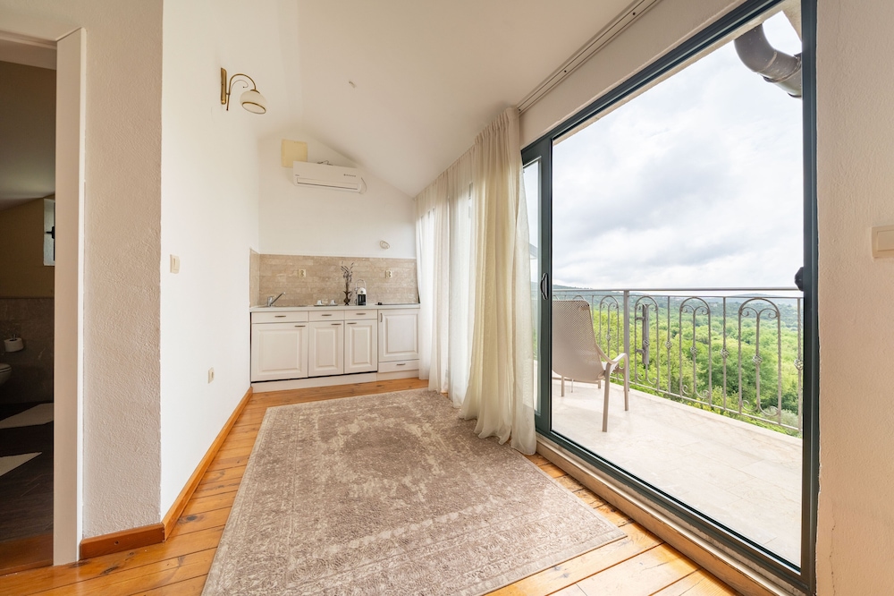 Honeymoon Suite, Balcony, Bay View photo 3
