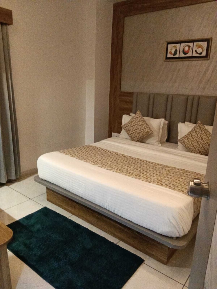 Deluxe Room, City View