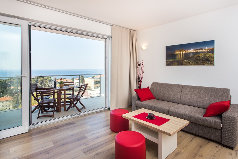 Deluxe One Bedroom Apartment with Balcony and Sea View (2nd floor) photo 3