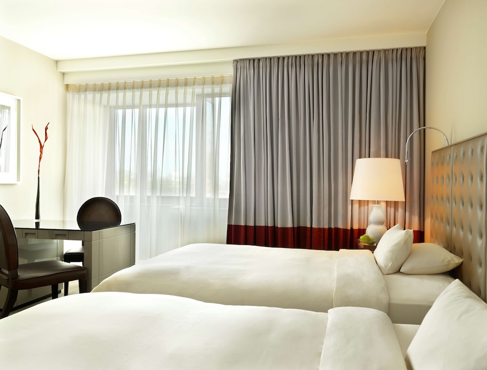 Room, 2 Queen Beds (Club Access)