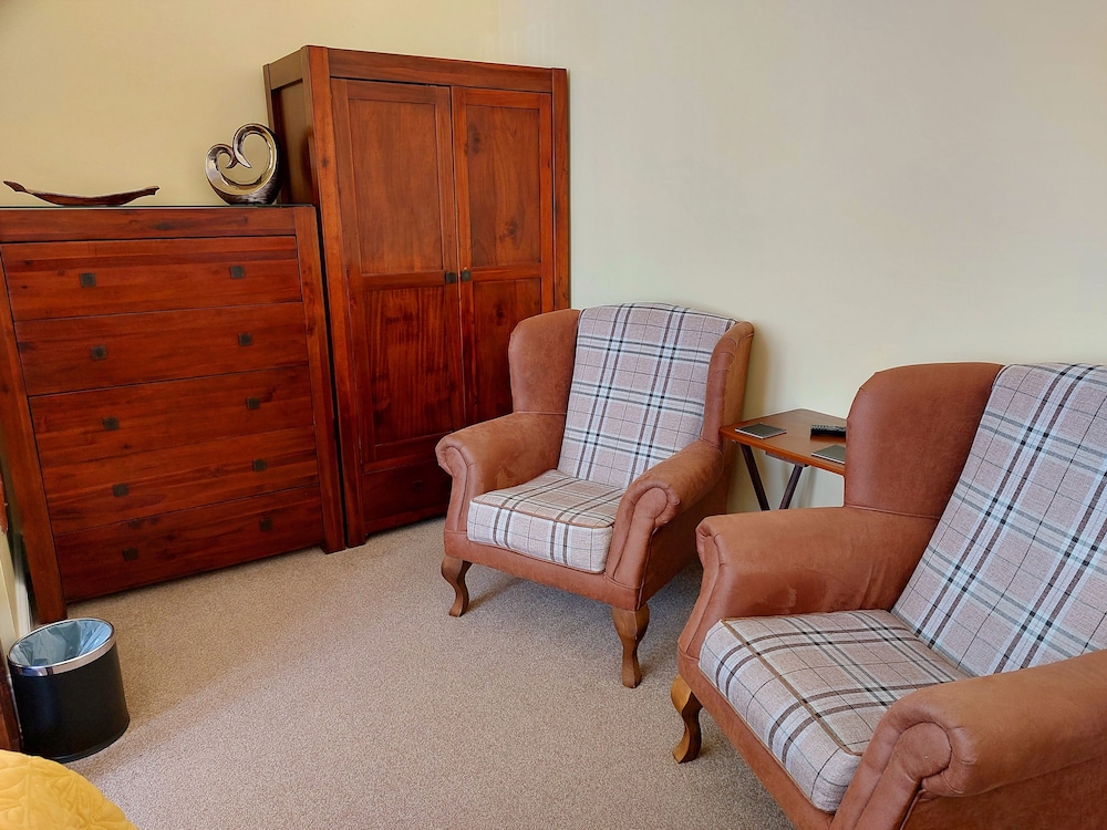 Superior Double or Twin Room, Ground Floor (Broadsands) photo 3